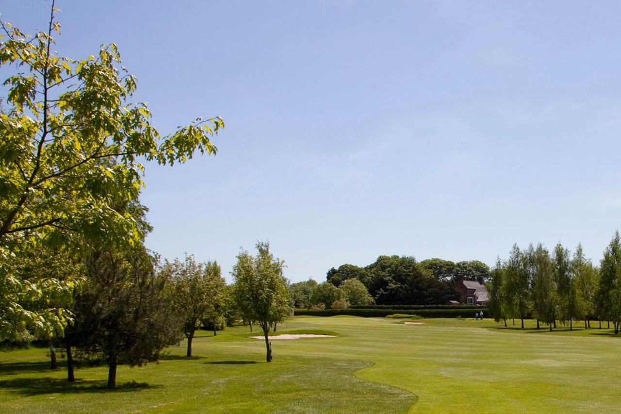 Appletree Holiday Park Hotel Boston Exterior photo